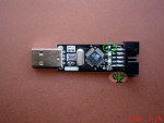 USBasp i widoczna zworka J2
